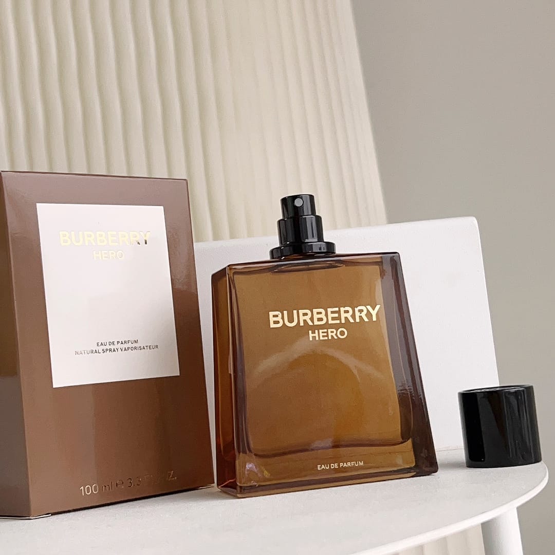 ま*ゅ様 BURBERRY HERO Eau de Parfum 100ml ま*ゅ様 BURBERRY HERO Eau de Parfum 100ml Hero Eau de Parfum