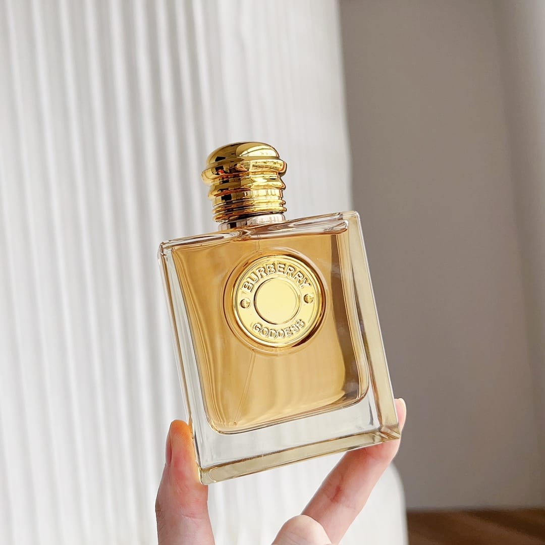 香水(男性用) Burberry GoddessEaude Parfum 100ml un 香水(男性用) Burberry GoddessEaude Parfum 100ml un Amazon.co